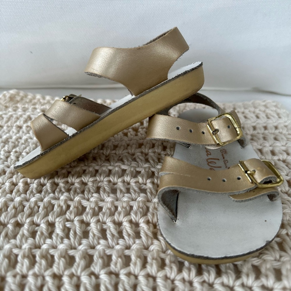 Golden Toddler Sea Wees brand Sun Sans size 4